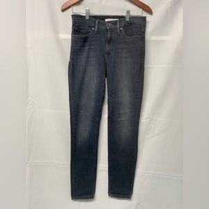Levi’s Slimming Skinny Size 27